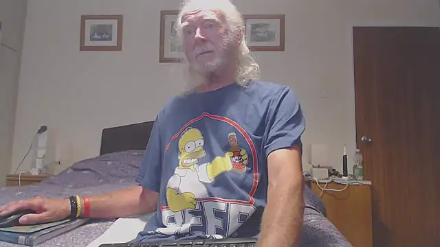 Snapshot of WaverlyKernow chatting on July 2, 2026, 12:22 pm WaverlyKernow online show from July 2, 2026, 12:22 pm