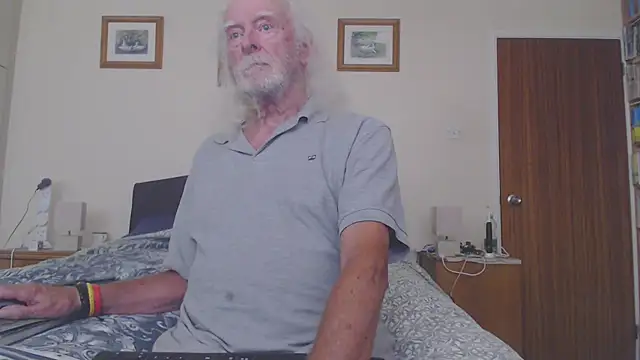 Snapshot of WaverlyKernow chatting on July 6, 2026, 3:36 pm WaverlyKernow online show from July 6, 2026, 3:36 pm