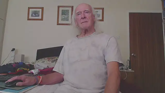 WaverlyKernow online show from November 30, 2025, 12:06 pm