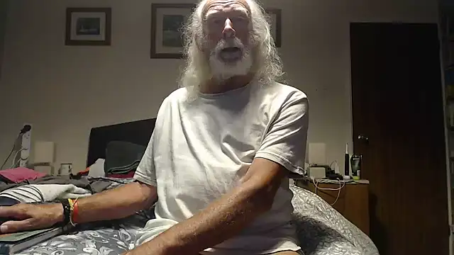 Snapshot of WaverlyKernow chatting on August 6, 2026, 8:15 pm WaverlyKernow online show from August 6, 2026, 8:15 pm