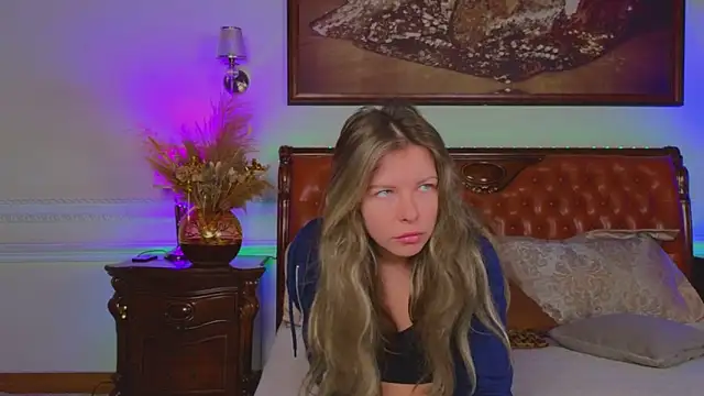 Real Tini online show from November 18, 2025, 6:06 am