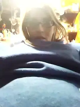 Snapshot of beelzebubblesxo chatting on November 18, 2025, 10:51 am beelzebubblesxo online show from November 18, 2025, 10:51 am