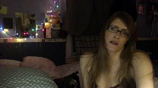 Snapshot of beelzebubblesxo chatting on January 20, 2025, 9:03 am beelzebubblesxo online show from January 20, 2025, 9:03 am