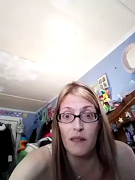 Snapshot of beelzebubblesxo chatting on September 17, 2025, 2:52 pm beelzebubblesxo online show from September 17, 2025, 2:52 pm