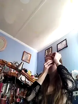 Snapshot of beelzebubblesxo chatting on November 14, 2025, 4:10 pm beelzebubblesxo online show from November 14, 2025, 4:10 pm