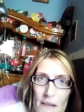 Snapshot of beelzebubblesxo chatting on November 11, 2025, 2:12 pm beelzebubblesxo online show from November 11, 2025, 2:12 pm