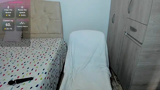 emily1  online show from February 10, 2026, 12:15 pm