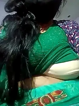 Snapshot of Hotmohni chatting on January 4, 2025, 11:06 pm Hotmohni online show from January 4, 2025, 11:06 pm