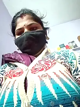 Snapshot of Hotmohni chatting on January 8, 2025, 3:39 pm Hotmohni online show from January 8, 2025, 3:39 pm