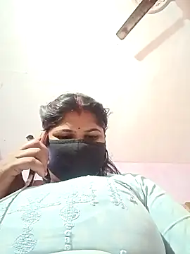 Snapshot of Hotmohni chatting on February 14, 2025, 9:45 am Hotmohni online show from February 14, 2025, 9:45 am