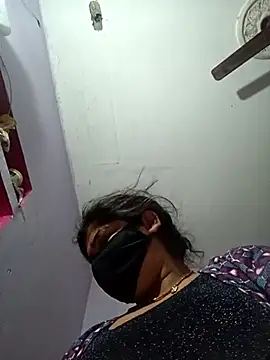 Snapshot of Hotmohni chatting on March 17, 2025, 8:19 pm Hotmohni online show from March 17, 2025, 8:19 pm