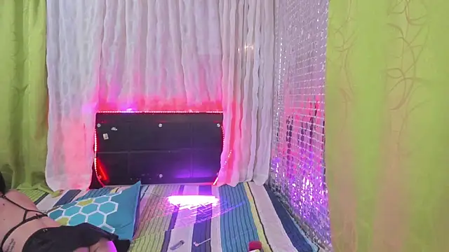 Snapshot of Megan_Miles02 chatting on February 24, 2025, 1:02 am Megan Miles02 online show from February 24, 2025, 1:02 am