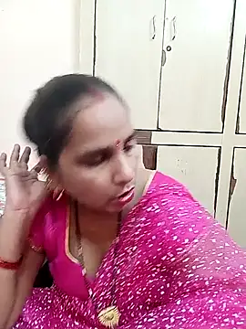 Snapshot of reemacouple007 chatting on September 22, 2025, 5:24 am reemacouple007 online show from September 22, 2025, 5:24 am