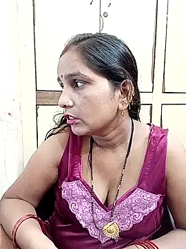 Snapshot of reemacouple007 chatting on October 4, 2025, 10:17 am reemacouple007 online show from October 4, 2025, 10:17 am