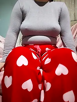 Elaa Su online show from December 15, 2025, 4:35 pm