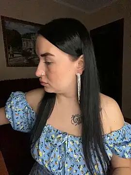 Roxana Bell online show from November 19, 2025, 9:15 pm