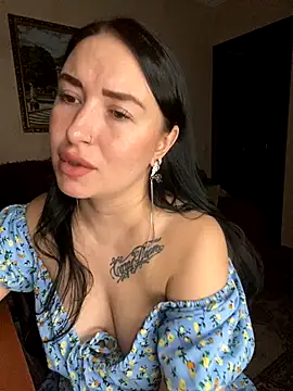 Roxana Bell online show from November 15, 2025, 7:07 pm