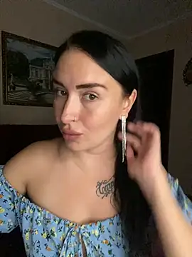 Snapshot of Roxana_Bell chatting on July 6, 2026, 6:43 pm Roxana Bell online show from July 6, 2026, 6:43 pm