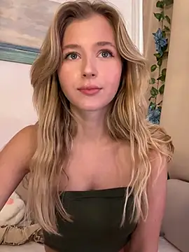 LunaRase online show from February 18, 2025, 10:38 am