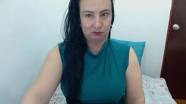 Snapshot of Ashyle chatting on June 4, 2026, 12:43 pm Ashyle online show from June 4, 2026, 12:43 pm