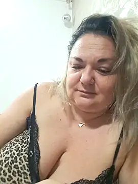 MikyVesela online show from May 12, 2026, 8:04 pm