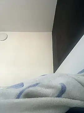 MikyVesela online show from April 18, 2026, 7:33 am