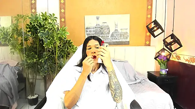 SaraSofia44 online show from April 11, 2026, 8:56 pm