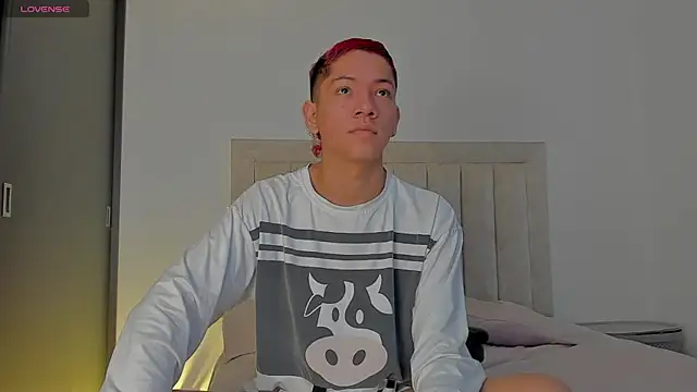 JulianRose 1 online show from December 5, 2025, 12:37 pm