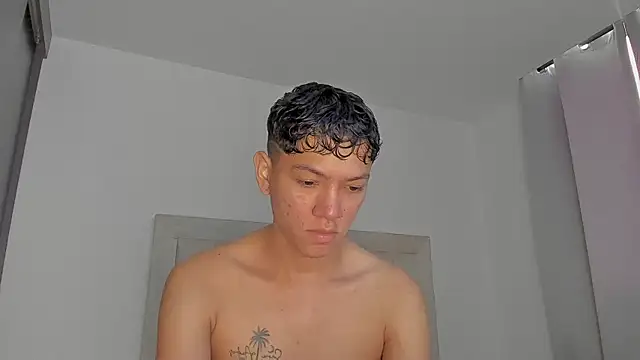 Snapshot of JulianRose_1 chatting on April 18, 2026, 11:56 am JulianRose 1 online show from April 18, 2026, 11:56 am