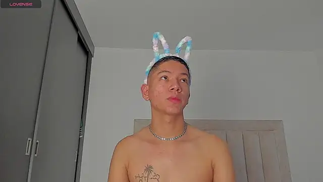 JulianRose 1 online show from February 7, 2026, 11:40 am