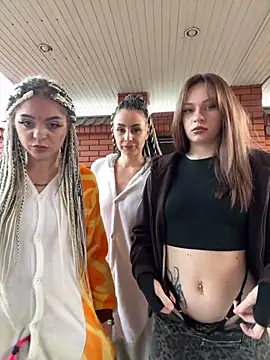 TwixCouple online show from November 28, 2025, 1:11 pm