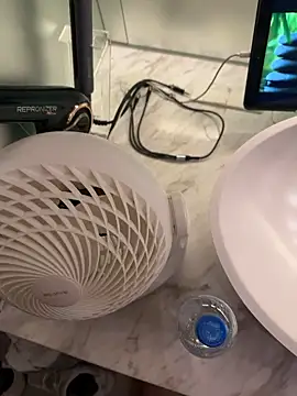 Tkcqcc online show from November 3, 2025, 11:36 am