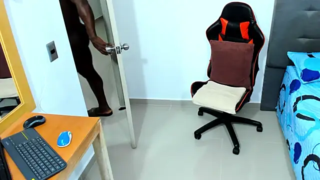 sexy blackman3606 online show from February 25, 2025, 4:04 pm