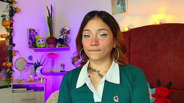 alisson zafiro  online show from April 11, 2026, 1:35 am