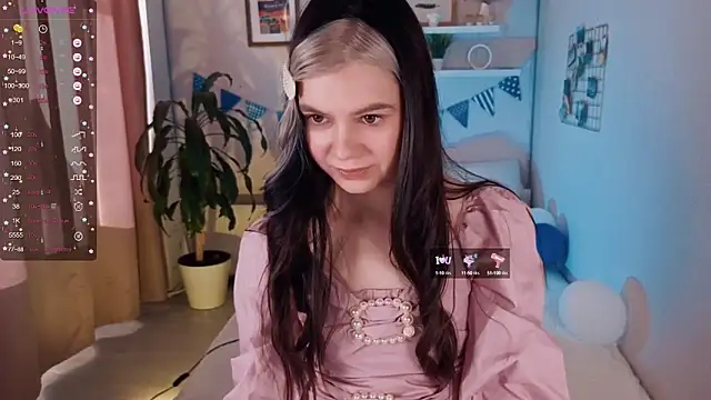 Snapshot of Lil_Amelie chatting on October 1, 2025, 7:46 am Lil Amelie online show from October 1, 2025, 7:46 am