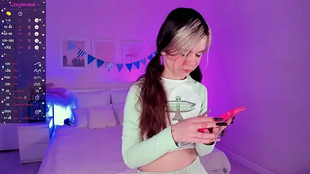 Snapshot of Lil_Amelie chatting on September 24, 2025, 2:12 pm Lil Amelie online show from September 24, 2025, 2:12 pm