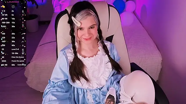 Snapshot of Lil_Amelie chatting on October 3, 2025, 10:06 am Lil Amelie online show from October 3, 2025, 10:06 am