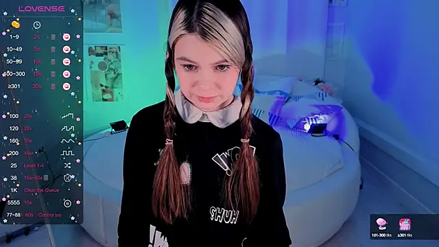 Snapshot of Lil_Amelie chatting on September 27, 2025, 2:23 pm Lil Amelie online show from September 27, 2025, 2:23 pm