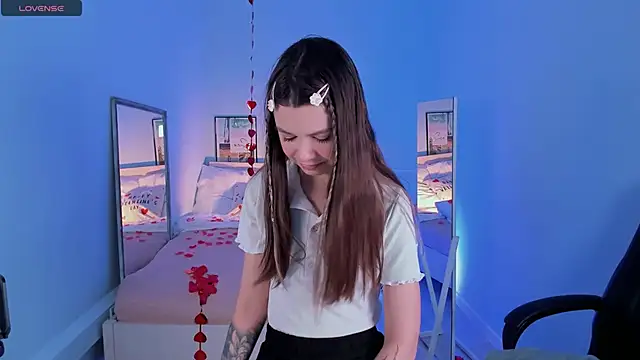 Snapshot of Lil_Amelie chatting on February 10, 2025, 1:44 pm Lil Amelie online show from February 10, 2025, 1:44 pm