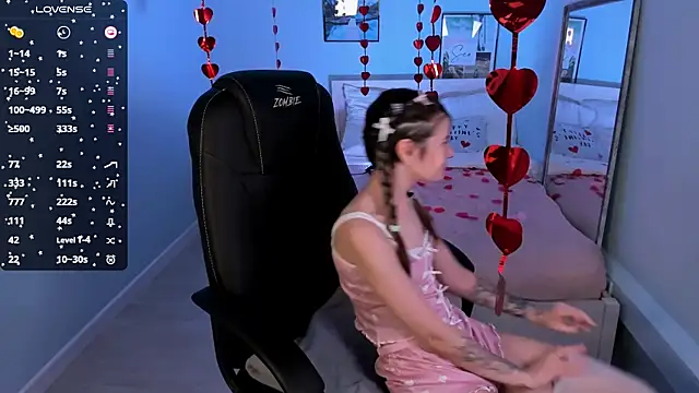 Snapshot of Lil_Amelie chatting on February 14, 2025, 2:23 pm Lil Amelie online show from February 14, 2025, 2:23 pm