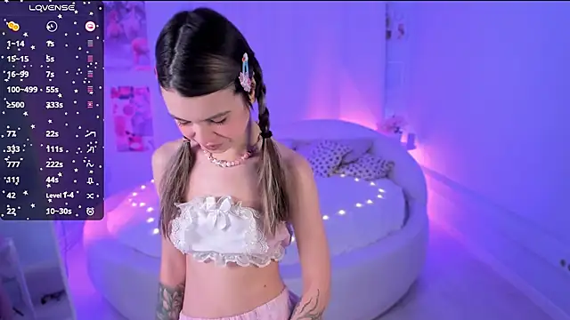 Snapshot of Lil_Amelie chatting on January 25, 2025, 2:14 pm Lil Amelie online show from January 25, 2025, 2:14 pm