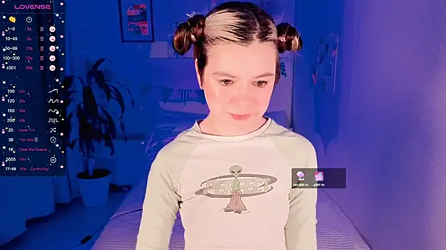 Snapshot of Lil_Amelie chatting on September 28, 2025, 2:57 pm Lil Amelie online show from September 28, 2025, 2:57 pm