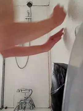 fastfun2012 online show from February 18, 2026, 9:39 am