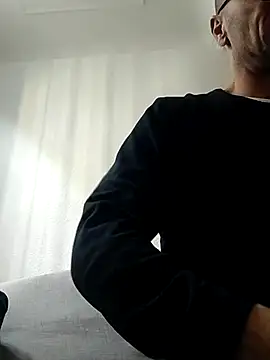 wedge75 online show from November 3, 2025, 9:35 am