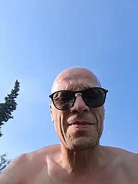 Snapshot of wedge75 chatting on July 11, 2026, 6:35 am wedge75 online show from July 11, 2026, 6:35 am