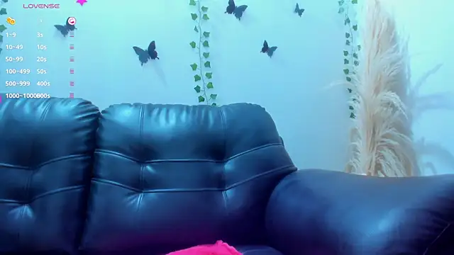 Amani Bakir online show from November 23, 2025, 1:10 pm