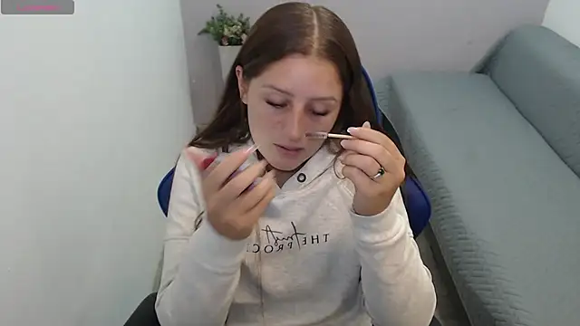 valerie diaz1 online show from September 17, 2025, 1:24 pm