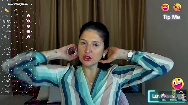 Alianna Solo Kisses online show from November 5, 2025, 6:27 am