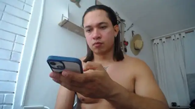 Valerioe online show from December 17, 2025, 7:41 pm