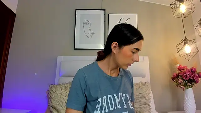 helen mooree online show from February 19, 2026, 12:46 pm